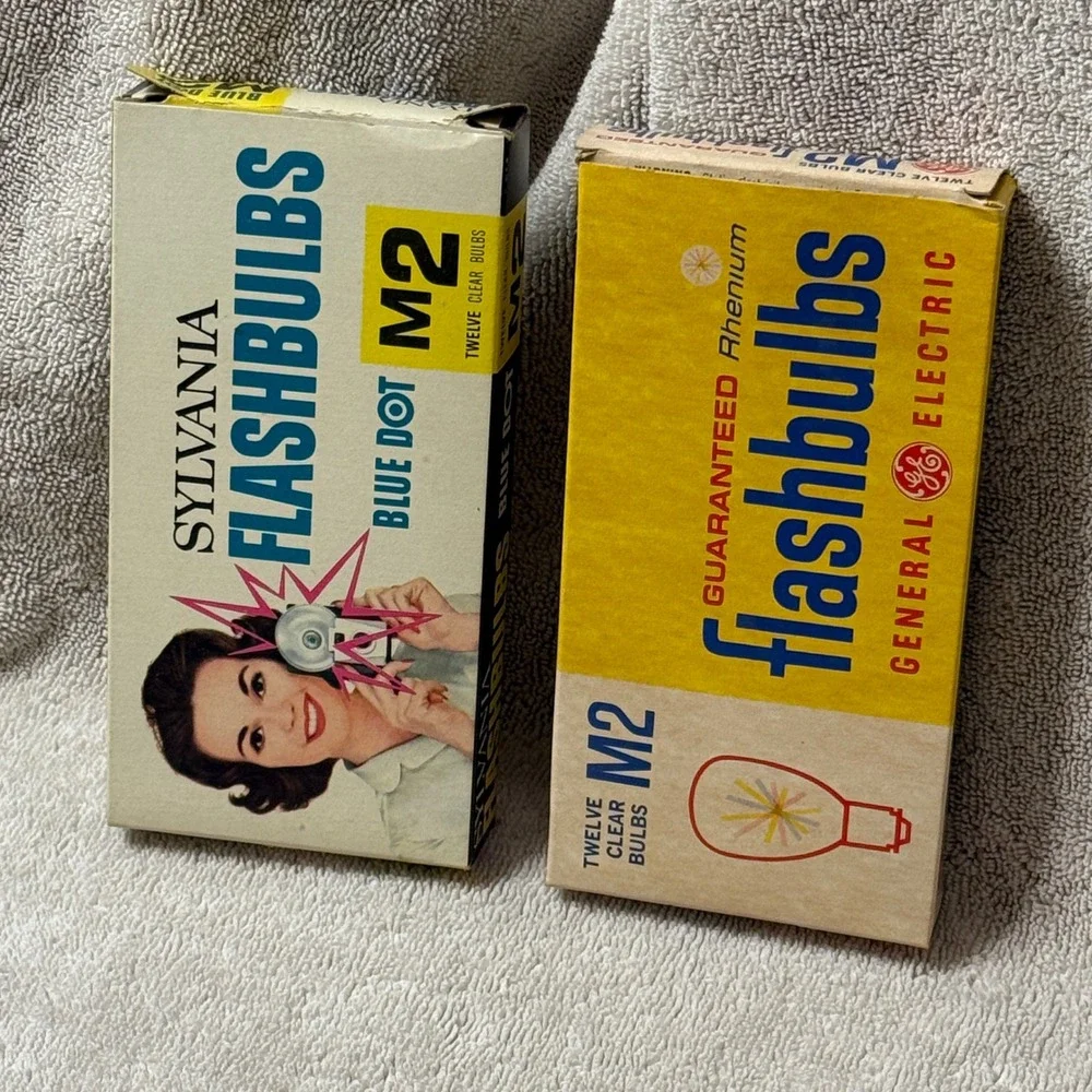 Vintage Sylvania Blue Dot M2 & GE Rhenium Flashbulbs - 2 Boxes - 8 bulbs‎ total